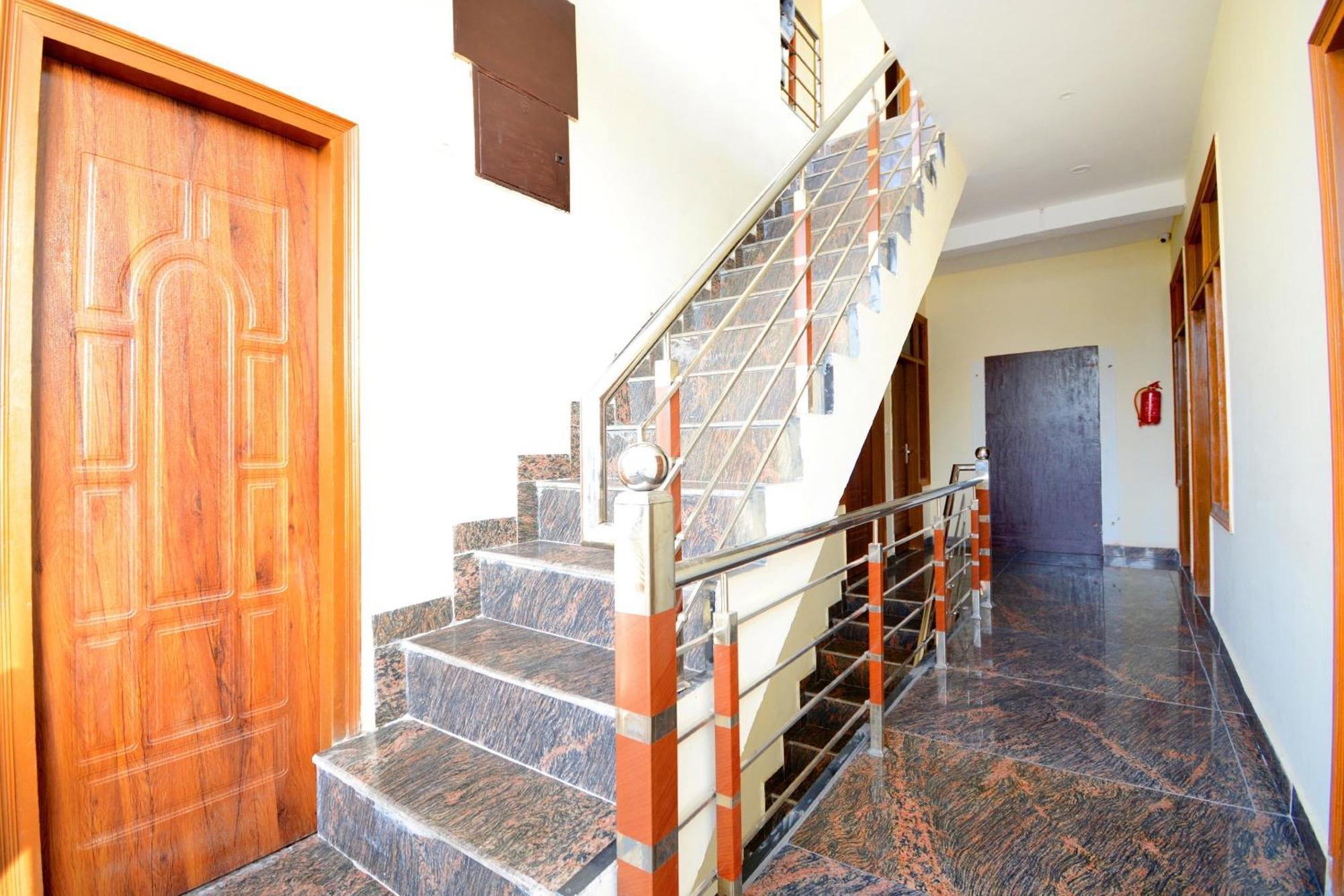 Oyo Flagship 38733 The Sai Palace Panchkula Bagian luar foto